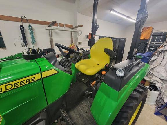 Image of John Deere 2032R equipment image 4