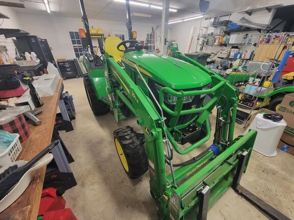 2020 John Deere 2032R Equipment Image0