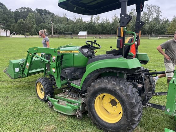Image of John Deere 2032R equipment image 1