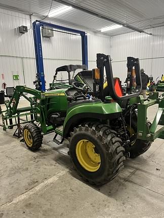 Image of John Deere 2032R equipment image 3