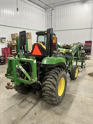 Image of John Deere 2032R equipment image 3