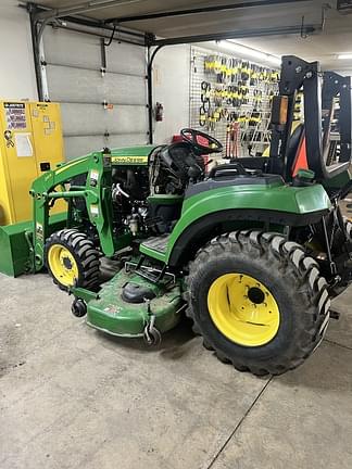 Image of John Deere 2032R equipment image 2