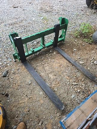 Image of John Deere 2032R equipment image 3