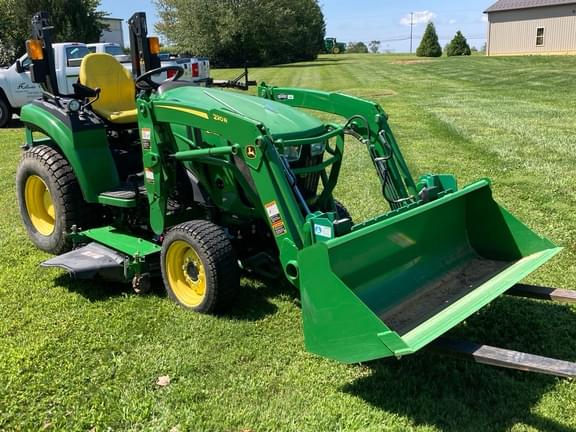 Image of John Deere 2032R equipment image 1