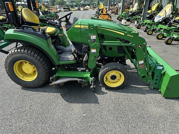 Image of John Deere 2032R equipment image 4