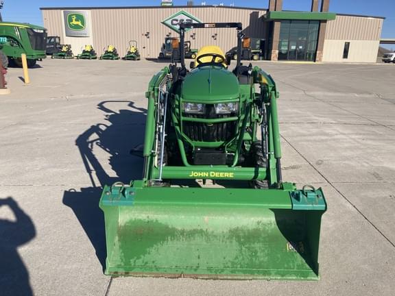 Image of John Deere 2032R equipment image 1