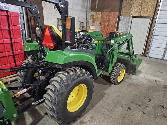 Image of John Deere 2032R Image 1