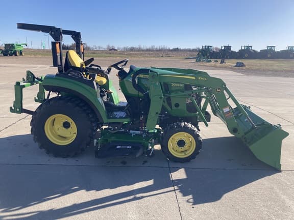 Image of John Deere 2032R equipment image 3