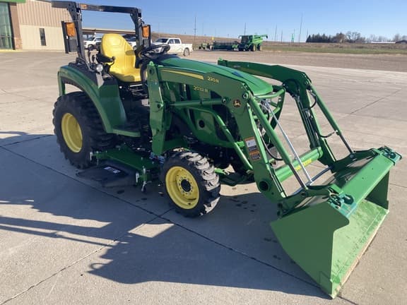 Image of John Deere 2032R equipment image 2
