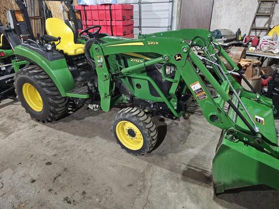 2020 John Deere 2032R Equipment Image0