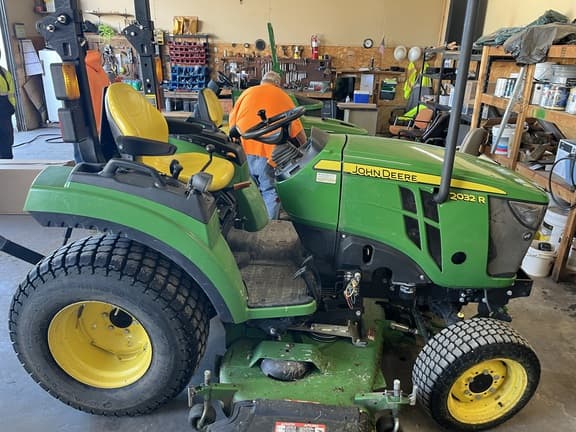 Image of John Deere 2032R equipment image 1