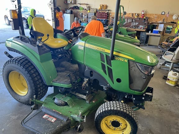 2020 John Deere 2032R Equipment Image0