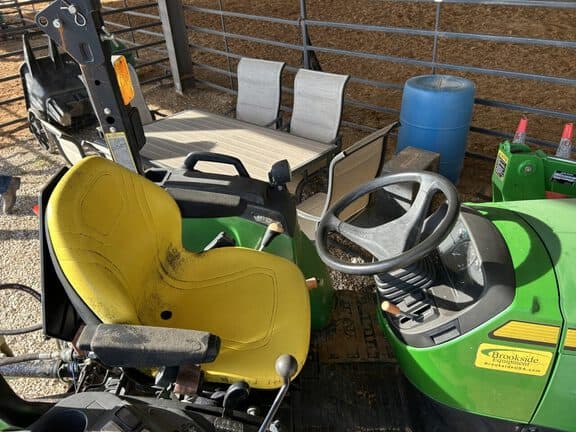 Image of John Deere 2038R equipment image 4