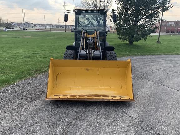 Image of John Deere 204L equipment image 3