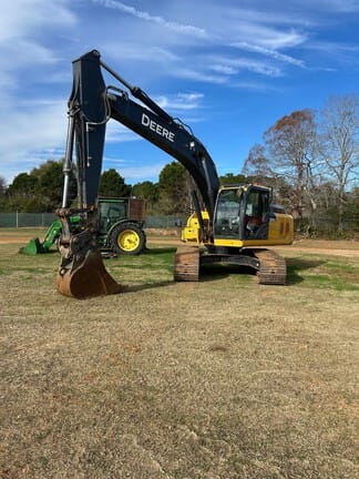 2020 John Deere 210G LC Equipment Image0