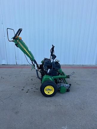 Image of John Deere 220 E-Cut equipment image 2