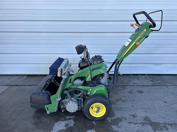 Image of John Deere 220 E-Cut Primary image