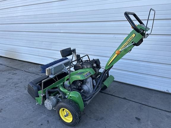 Image of John Deere 220 E-Cut equipment image 2