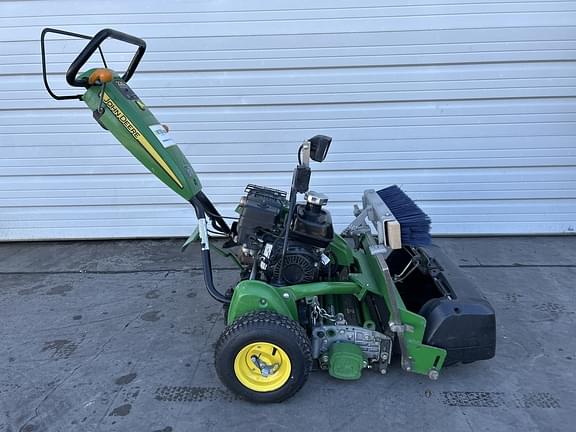 Image of John Deere 220 E-Cut equipment image 3