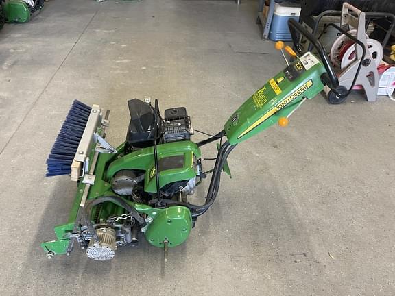 Image of John Deere 220 E-Cut Primary image