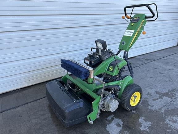 Image of John Deere 220 E-Cut equipment image 1