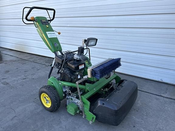 Image of John Deere 220 E-Cut equipment image 4