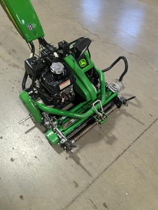 Image of John Deere 220 E-Cut equipment image 4