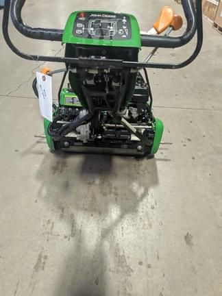 Image of John Deere 220 E-Cut equipment image 3