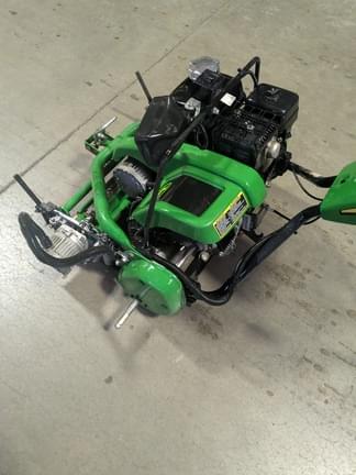 Image of John Deere 220 E-Cut equipment image 2