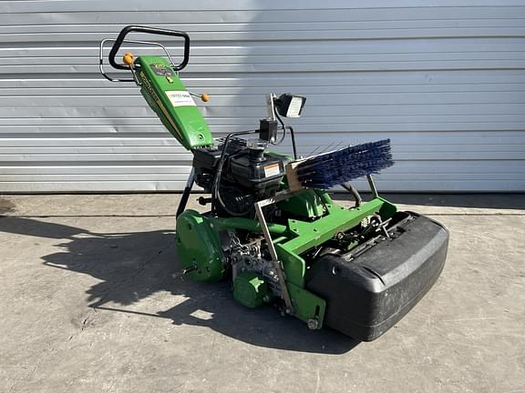 Image of John Deere 220 E-Cut equipment image 4