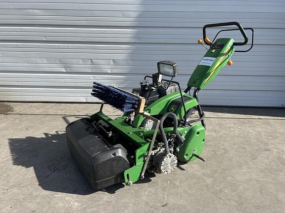 Image of John Deere 220 E-Cut equipment image 1