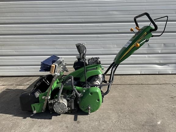 Image of John Deere 220 E-Cut Primary image