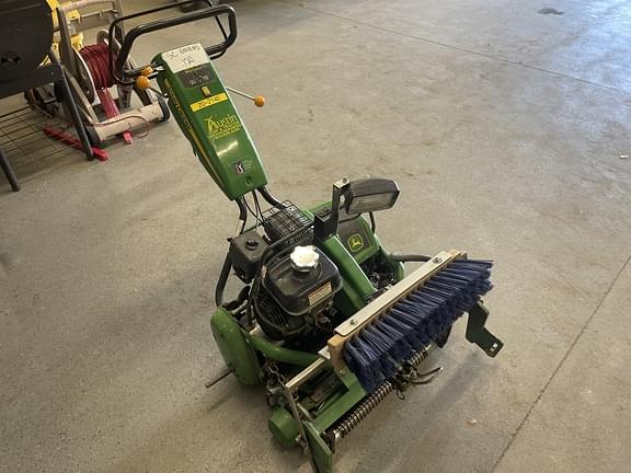 Image of John Deere 220 E-Cut equipment image 4