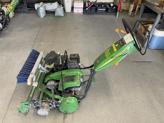 Image of John Deere 220 E-Cut Primary image