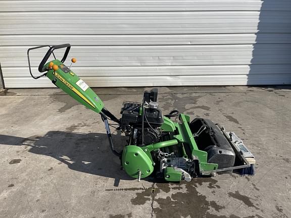 Image of John Deere 220 E-Cut equipment image 1