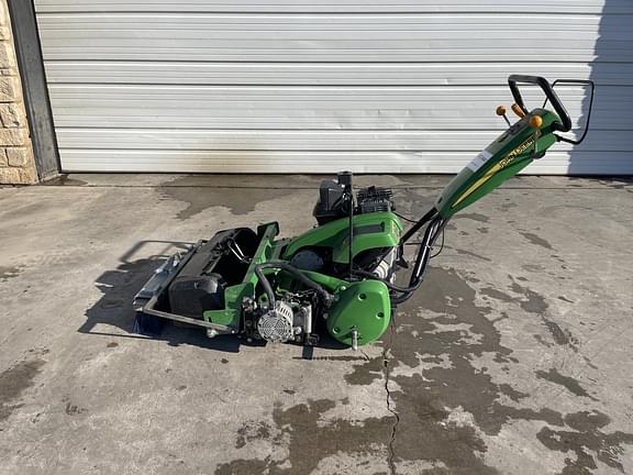 Image of John Deere 220 E-Cut Primary image