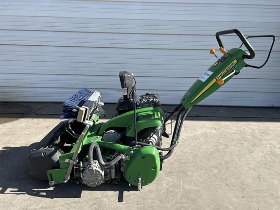 Image of John Deere 220 E-Cut Primary image