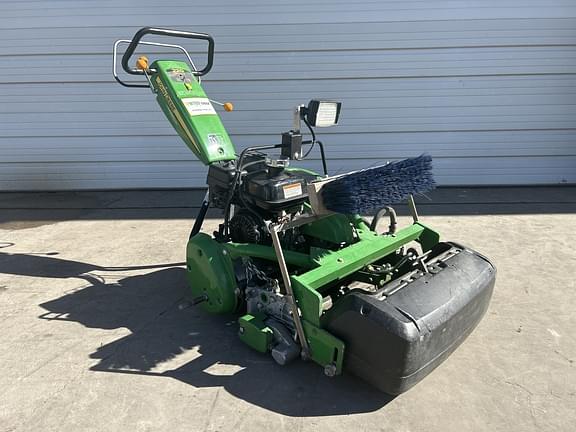 Image of John Deere 220 E-Cut equipment image 4