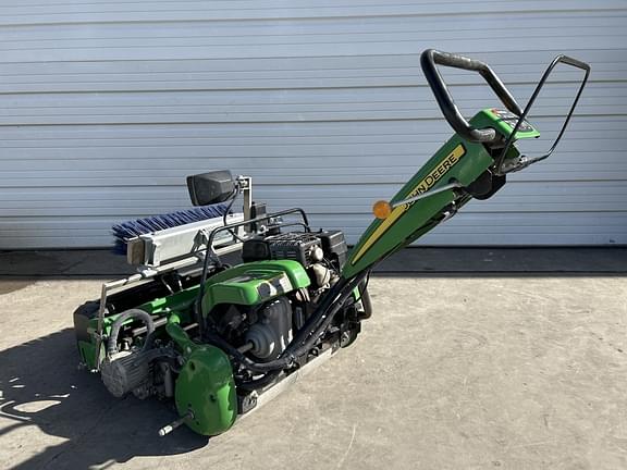 Image of John Deere 220 E-Cut equipment image 2