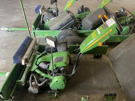 Image of John Deere 220 E-Cut Primary image