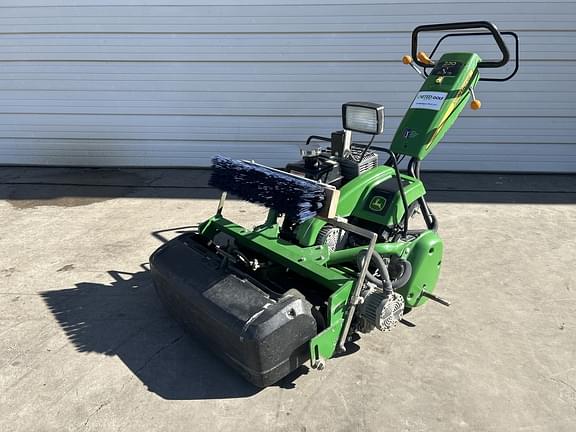 Image of John Deere 220 E-Cut equipment image 1