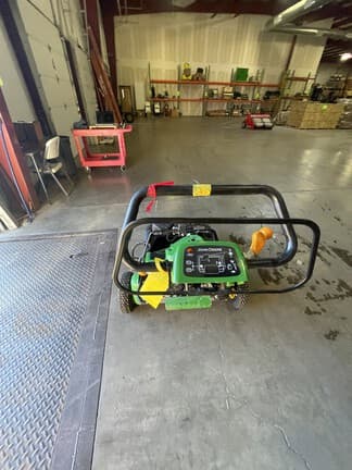 Image of John Deere 220 E-Cut equipment image 4