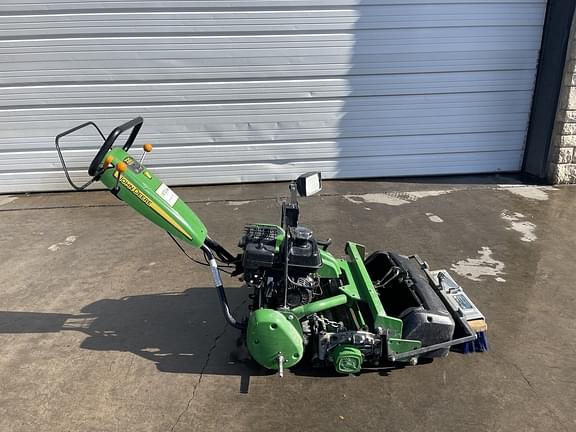 Image of John Deere 220 E-Cut equipment image 1