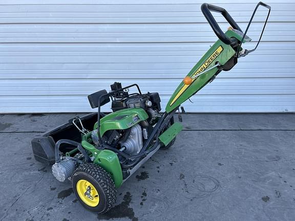 Image of John Deere 220 E-Cut equipment image 2