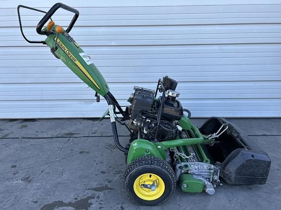 Image of John Deere 220 E-Cut equipment image 3