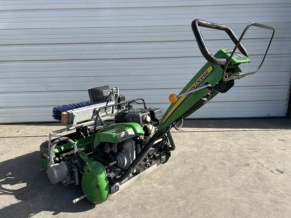 Image of John Deere 220 E-Cut equipment image 2