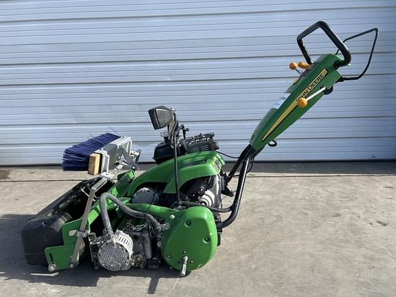 Image of John Deere 220 E-Cut Primary image