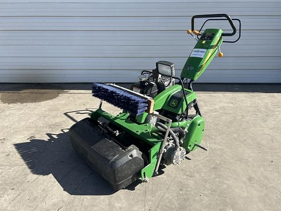 Image of John Deere 220 E-Cut equipment image 1