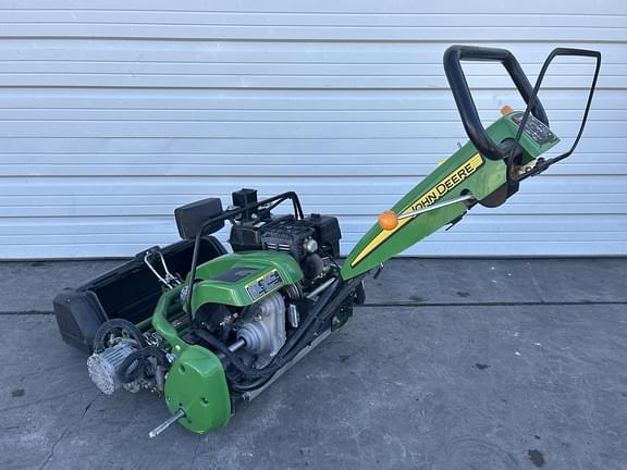 Image of John Deere 220 E-Cut equipment image 2