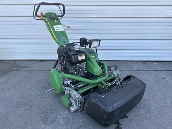 Image of John Deere 220 E-Cut equipment image 4